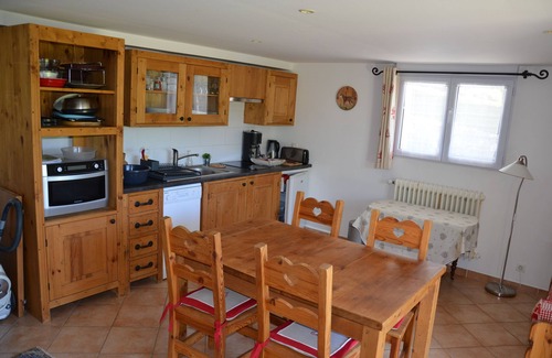 Veyrier-du-Lac Ski Chalet | Lake Annecy - Veyrier-du-Lac - apartment on the garden level in chalet (50 sq.m)