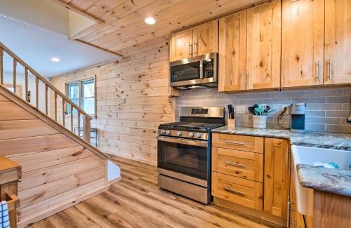 Greentown House | Lake Ariel Cabin with Community Pool and Lake Access!