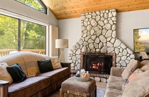 Arrowhead Villas Cabin | Lake Arrowhead A-Frame Cabin: Family-Friendly & Pet-Friendly Retreat