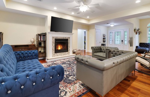 Thornhurst House | Lake Arrowhead Retreat: 3BR/2BA Home with Pool and Lake Access