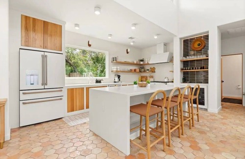 Illakee House | Lake Austin Luxury/200ft Private Waterfront on 2 Acres/2 Docks/Sleeps 4