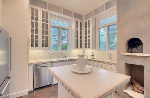 Davenport Ranch House | Lake Austin Oasis · Lake Austin Oasis - Monthly Estate