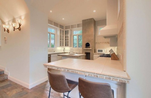 Davenport Ranch House | Lake Austin Oasis · Lake Austin Oasis - Monthly Estate