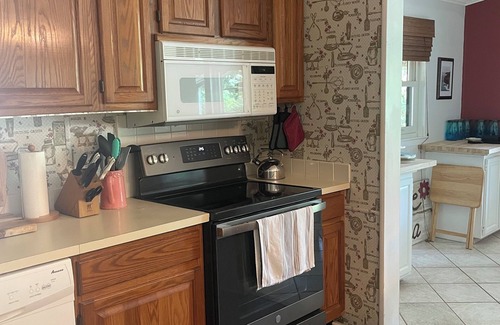 Austin Cottage | Lake Austin waterfront retreat sleeps 6!