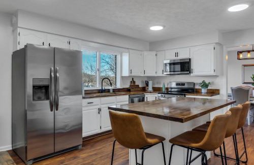 Cadiz House | Lake Barkley Retreat - Newly Renovated - 5 BR