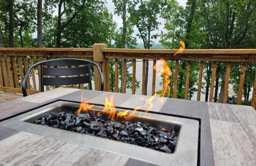 Cadiz House | Lake Barkley Retreat - Newly Renovated - 5 BR
