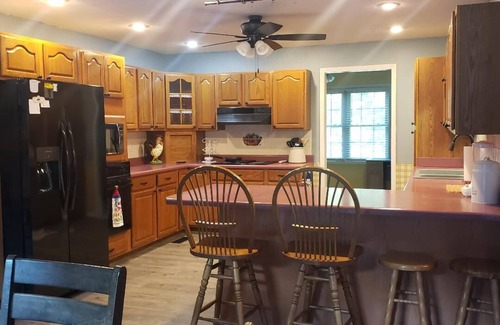 Cadiz House | LAKE BARKLEY RETREAT - Pets ok, Lake access nearby