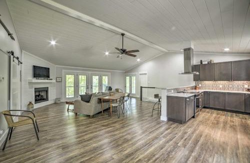 Cadiz House | Lake Barkley Waterfront Home with Deck and Boat Dock!