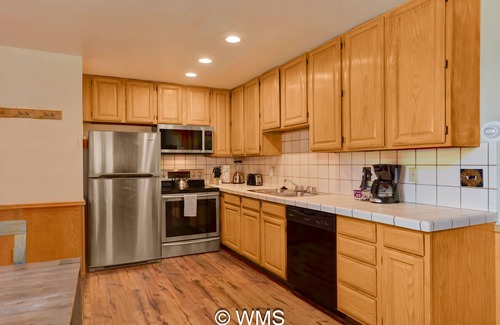 Tahoe Vista Condo | Lake/Beach Front Resort - Pool, Hot Tub, BBQ #16