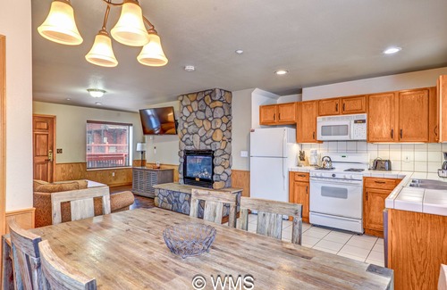 Tahoe Vista Condo | Lake/Beach Front Resort - Pool, Hot Tub, BBQ #23