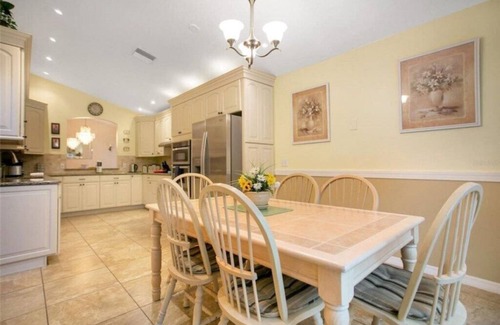Lake Berkley House | Lake Berkley Retreat close to Disney World