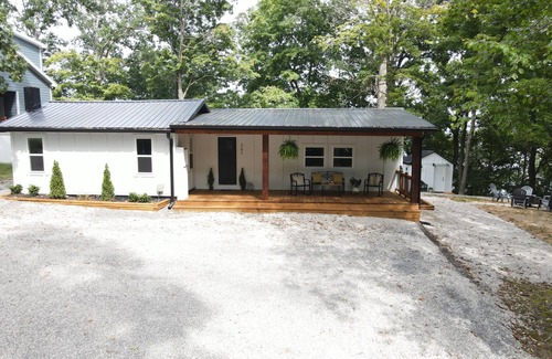 Scottsville House | Lake Bluff Retreat - A Charming 3 bed /2 Bath Home on Barren River Lake