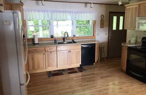 Fair Haven House | Lake Bomoseen sleeps 10 close to Killington and Pico.