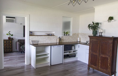 Barmera House | Lake Bonney Views - Cabin Retreat