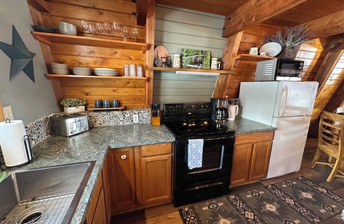 Island Park Cabin | Lake Breeze Cabin- Enjoy the hot tub, the views and 20 minutes to Yellowstone!