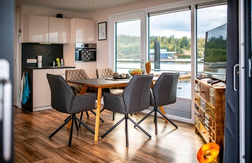 Klitten Boat Rental | Lake Breeze Retreat, Klitten