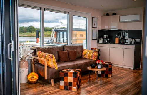 Klitten Boat Rental | Lake Breeze Retreat, Klitten