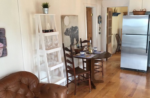 Rosedale Cottage | Lake Breeze Sweet for Two