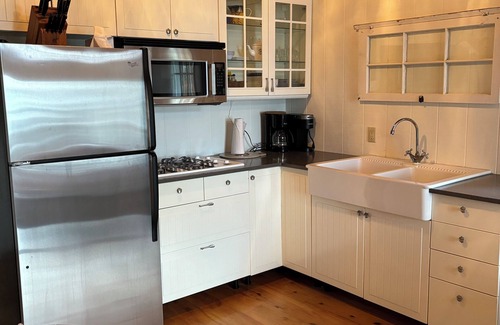 Rosedale Cottage | Lake Breeze Sweet for Two