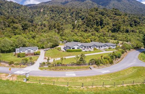 West Coast Region Cabin | Lake Brunner Eco Lodge
