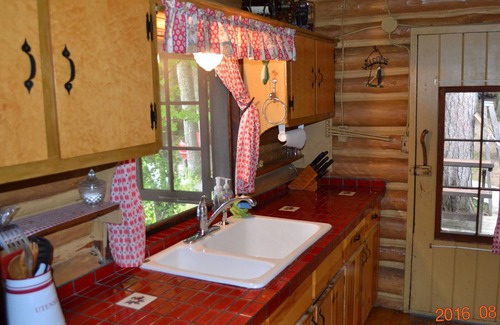 Deerbrook Cabin | LAKE CABIN - TIMELESS BEAUTY Nestled 15' Feet Away from Water On 150' Peninsula
