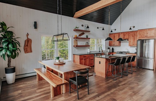 Bryant Pond Cabin | Lake Cabin w/Hot Tub & Movie Theater Close to Mountains