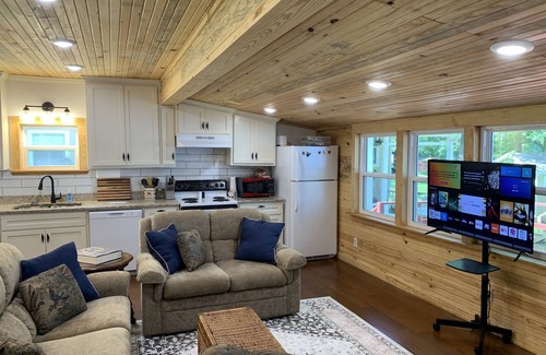 Perryville Cabin | Lake Cabin with Fantastic View-Kayak, Swim or Fish