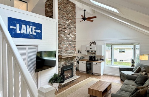 Nekoosa Cottage | Lake Camelot | Lakefront | 10 Min to Sand Valley | Fall Special