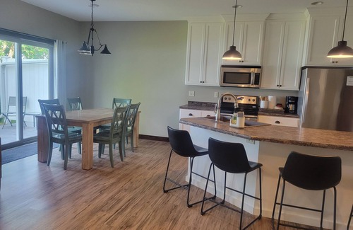 Alexandria House | Lake Carlos Bay Townhome