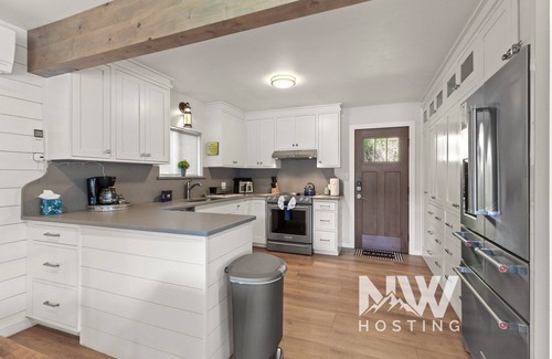 Coeur d'Alene House | Lake CDA: Soak, Paddle, Dock & Unwind