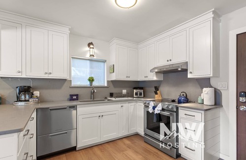 Coeur d'Alene House | Lake CDA: Soak, Paddle, Dock & Unwind