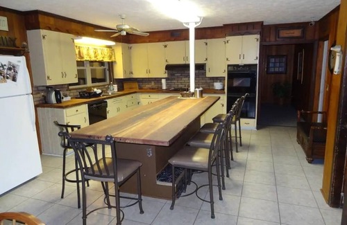 Lake Charles House | Lake Charles #1 Rental located close to everything. Casino's/mall/restaurants.