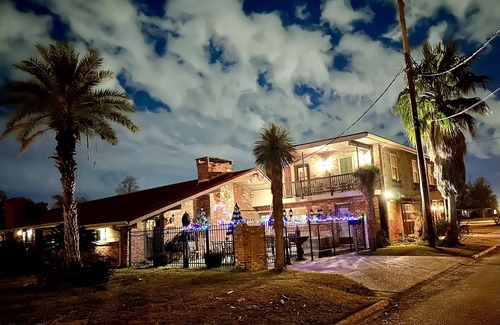 Lake Charles House | Lake Charles #1 Rental located close to everything. Casino's/mall/restaurants.