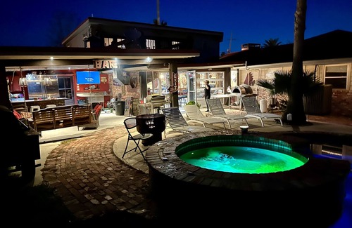 Lake Charles House | Lake Charles #1 Rental located close to everything. Casino's/mall/restaurants.