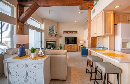 Charlevoix Condo | Lake Charlevoix/King/Queen/2 Bed/2 Bath Condo/Town/Beach/Pool