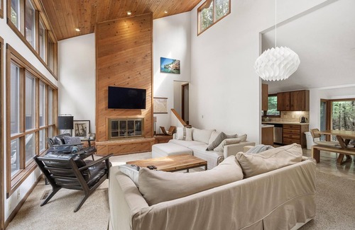 Eveline Township House | Lake Charlevoix Lakefront Home, Sleeps 8