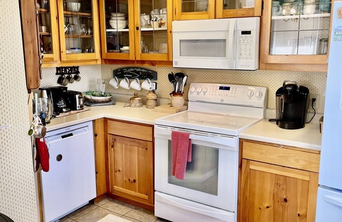 Hiawassee House | Lake Chatuge Waterfront Townhouse - The Perfect Fall 2025 Getaway