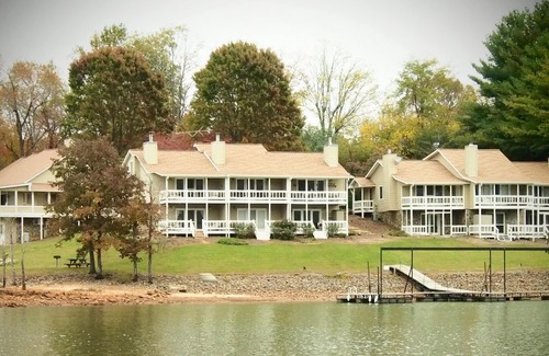 Hiawassee House | Lake Chatuge Waterfront Townhouse - The Perfect Fall 2025 Getaway