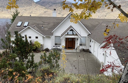 Chelan House | Lake Chelan Luxury Waterfront Home, 3800 sq ft, 4 Bdrm, Private Dock!