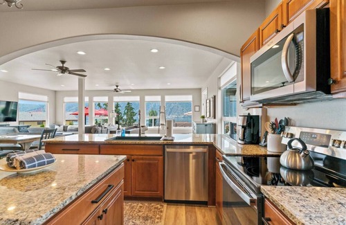 Manson House | Lake Chelan Views! Two Blocks to Manson! 3,100 SF!
