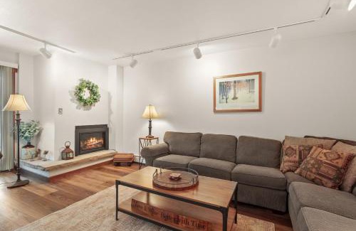 Dillon Apartment | Lake Cliffe A101 by Great Western Lodging