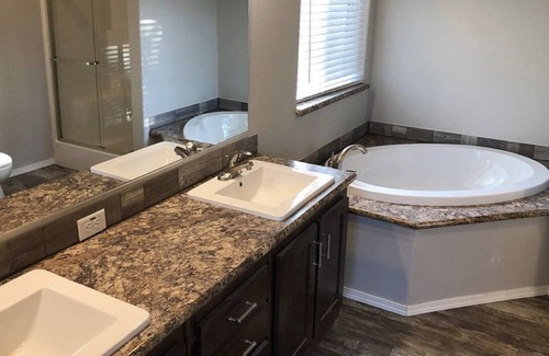 Scipio House | Lake close room to relax 😎bring horses . Trailer, & sxs parking off of main st.