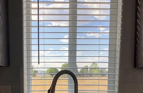 Scipio House | Lake close room to relax 😎bring horses . Trailer, & sxs parking off of main st.
