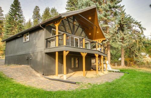 Worley House | Lake Coeur dAlene Cabin with Boat Slip in Worley!
