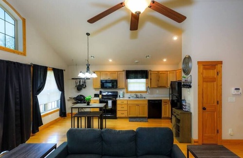 Gravois Mills House | Lake Comfort Cottage