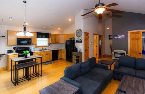 Gravois Mills House | Lake Comfort Cottage