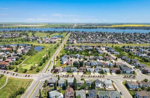 Chestermere House | Lake Community Hideout