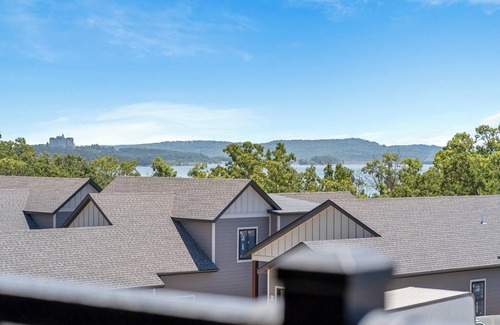Indian Point Condo | Lake Condo 1BD + Sleeper Sofa, Resort Perks/Ticket Discounts