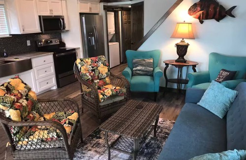 Willis Cottage | Lake Conroe Cottage with Lakeview