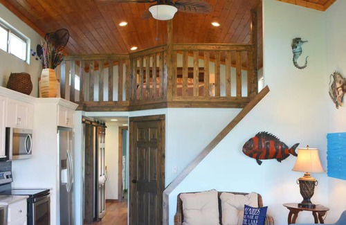 Willis Cottage | Lake Conroe Cottage with Lakeview